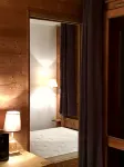 SKIS BY THE FEET- 2 ROOM / CABIN - DONE AGAIN - HIGH SPEED WIFI -CALME AND CLEAR VIEW - Apartments