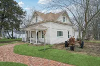 1800s Farmhouse—King Bed~Big Kitchen~Games & DVDs - Boutique