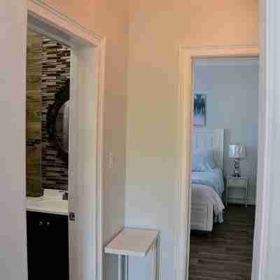Beautiful 1 Bed 1 Bath Apartment with pool and with walking distance to beach Rooms