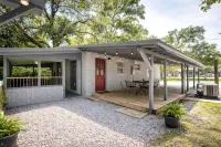 Walk to the Beach & Downtown! Ocean Springs in Perfect Location! Azalea Cottage - Country Houses