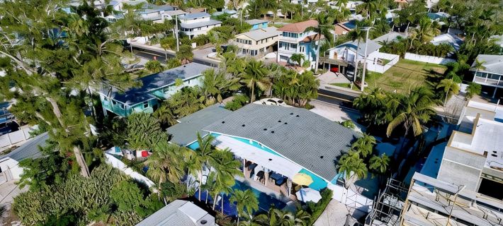 Charming Ground Level Resort Style 3 units Condo  of a TRIPLEX- unit A Hotels in Holmes Beach