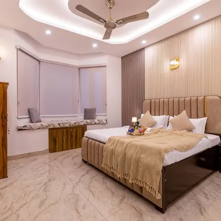 Elivaas Vedaaz 4 BHK Farmhouse With pool