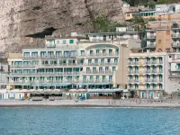 Alimuri Bay Resort Hotels in Meta