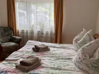 Beautiful apartment with terrace and view of the Belchen, up to 5 people Hoteles en Münstertal