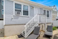 Beach house 2 blocks from the board walk, parking, beach towels and badges - 3 stjerner