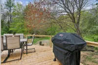 Walk to Dock Square, 1.2 Mi to Gooch's Beach, Hot Tub -- Pine Tree Place - 무료 와이파이
