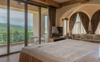 Toscana Valley Town Square Suites