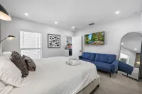Family Retreat Sleeps 11, Heated Pool, Mini Golf, Kayak Experience, Waterfront - 4-Star