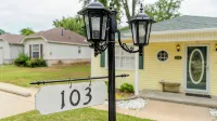 Goldfinch Guesthouse: Charming Family Home Near Lake & Downtown Claremore