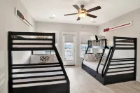 Pool, Walk To Beach & Restaurants, Firepit, 4BR + Bunks, Summer Salt Amenities - บังกะโล