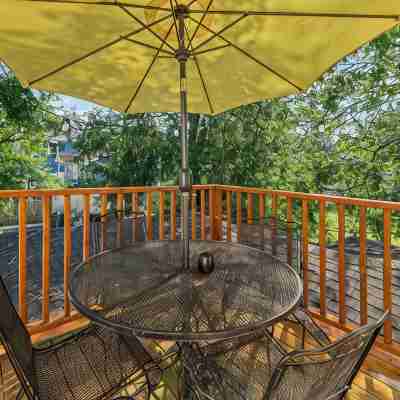 5 Min Drive to Downtown! Modern 2BR in Savannah! Others