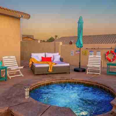Heated Pool & Hot Tub ! Epic Game Room & Parking! Near Downtown! Fitness & Recreational Facilities