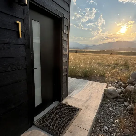 Modern Cabin 1 with AC in charming Paradise Valley with stunning views