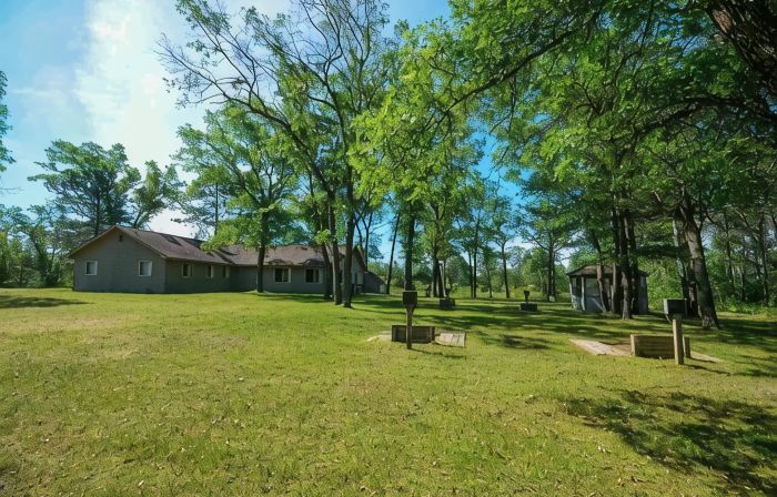 Vacation Lodge for Big Groups: 8Br/8BTH, Sleeps 36, Pool Table, Vball, Fire Pit
