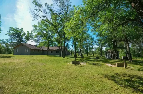 Vacation Lodge for Big Groups: 8Br/8BTH, Sleeps 36, Pool Table, Vball, Fire Pit
