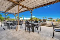 Kāʻanapali Ocean View Condo with Beachfront Cabana for Guests