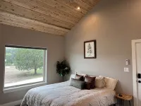 Charming 1-bedroom bungalow with fire pit and rural views - 3つ星