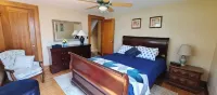 Entire home in quaint neighborhood -walk to restaurants and close to everything!