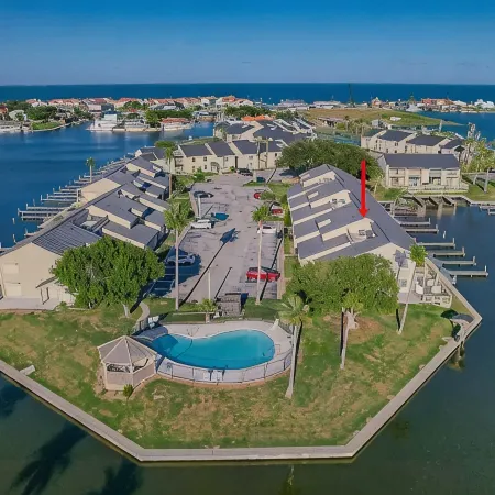 Seaside Cottage with water views!