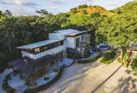 Modern beach Villa - Property can accommodate up to 16 pp - close to the beach - Villas