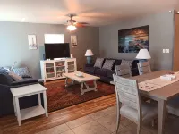 Beach Style House w/ large backyard, close to fishing, canoeing, and beaches Hotels in West Bradenton