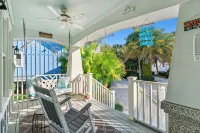 St Simons Coolest Dog Friendly Beach Bungalow with Private Heated Pool/Hot Tub! - Jacuzzi