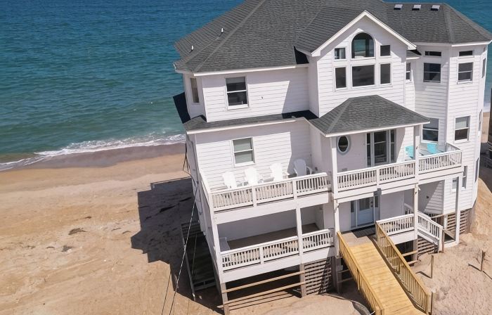 8BR Oceanfront in OBX w HotTub, Elevator & Theater Room!