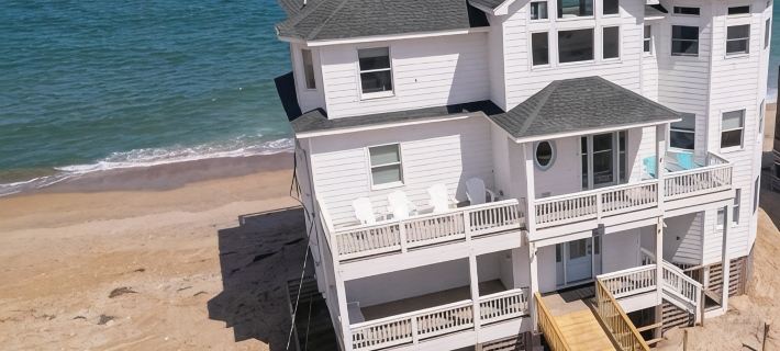 8BR Oceanfront in OBX w HotTub, Elevator & Theater Room! 키니키트 호텔