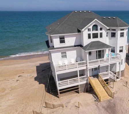 8BR Oceanfront in OBX w HotTub, Elevator & Theater Room! - balcony
