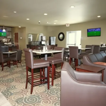Cobblestone Hotel & Suites - Devils Lake