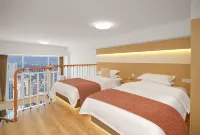Kaishang LOFT · Duplex Audio-Visual Homestay (Yantai Zhifu Station) - غرفة مطلة على الجبل