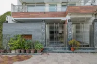 Mauryan Signature Hotel with Airport View - 2-Star