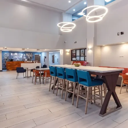 Hampton Inn & Suites Denton