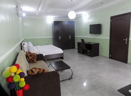 Moongate Hotel and Suites