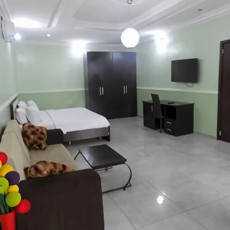 Moongate Hotel and Suites