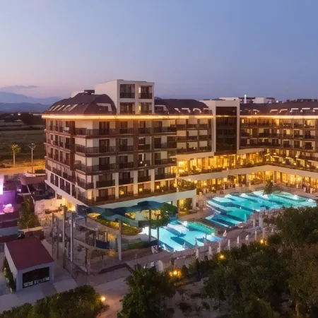 Glamour Resort & Spa