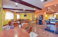 Hotel Isabel de Segura - breakfast