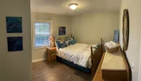 Charming 3-Bedroom Retreat with Waterway Access in Hampstead, NC. Hideaway Haven - 3성급