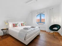 HELLOFLATS: Luxury Penthouse / Balcony / Parking / Center / Therme / MUC Airport