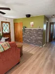 Cozy acorn cottage w/ lake view - WiFi