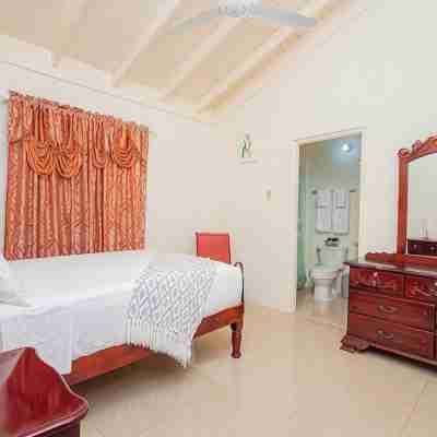King Bed, Fully A/C, Pool, Gym, BBQ, Near Beaches, Free Washer/Dryer Rooms