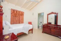 King Bed, Fully A/C, Pool, BBQ, Near Beaches, Free Washer/Dryer - Video Tour - Homestays