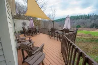 Village Home with 15 acre backyard on the river - 3-Star
