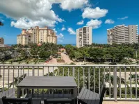 Steps to Sand/2 King Bedrooms/Free Laundry in Unit - Wifi