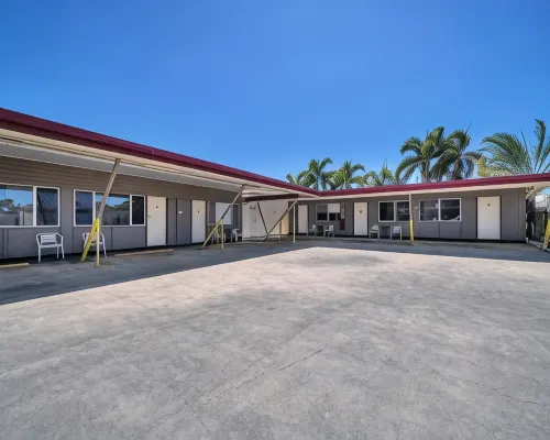 Shell Motel (Pearly Shell Motel) Hotels in Bowen