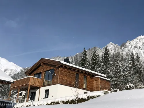 Luxurious Chalet, 7 adults, in sunny Klostertal