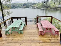 A-Deck With a View. A unique lakeside home on Smith Lake