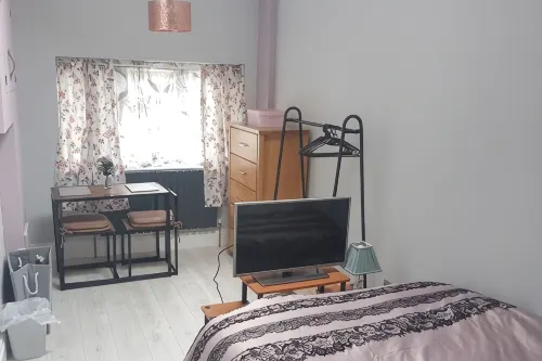 1 Bedroom Annex - 2 Mins From Train Station - Хоумстей