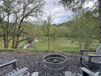Charming Tiny Home with WiFi and AC in beautiful Cowee Valley Franklin Nc - シャレー