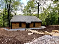 Cedar Hill Cabin 2 Bed 2 Bath Cabin in the Ozarks • Hot Tub • - Chalets